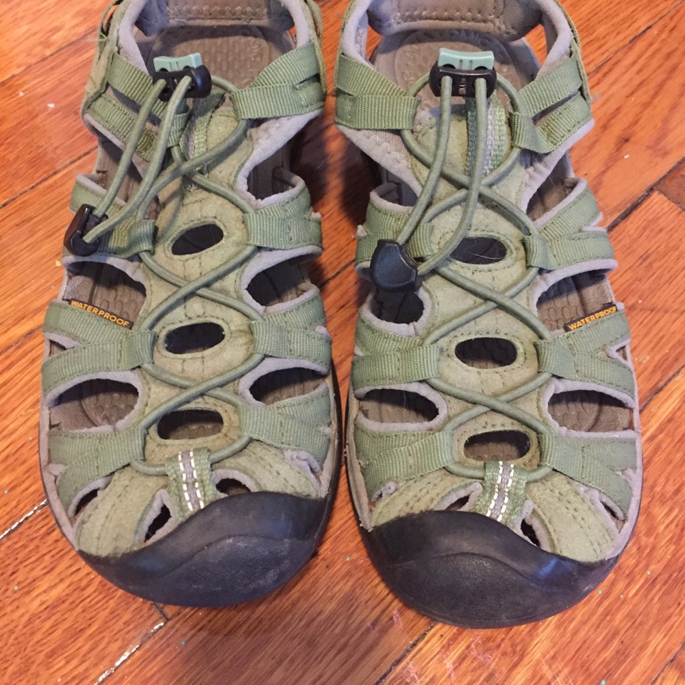 Keen sandals size 7.5